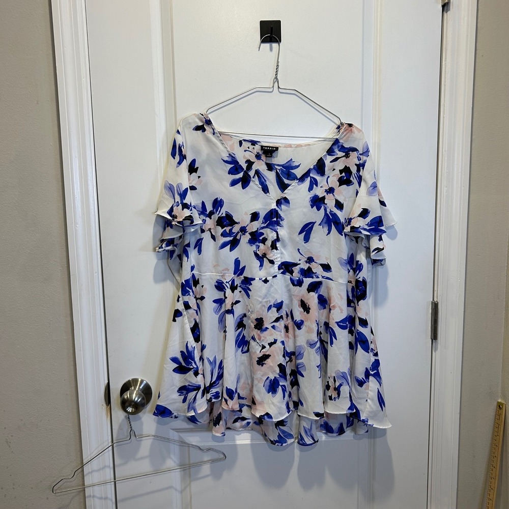 Torrid Women Peplum Blouse Flutter Sleeve Floral White Blue Size 1